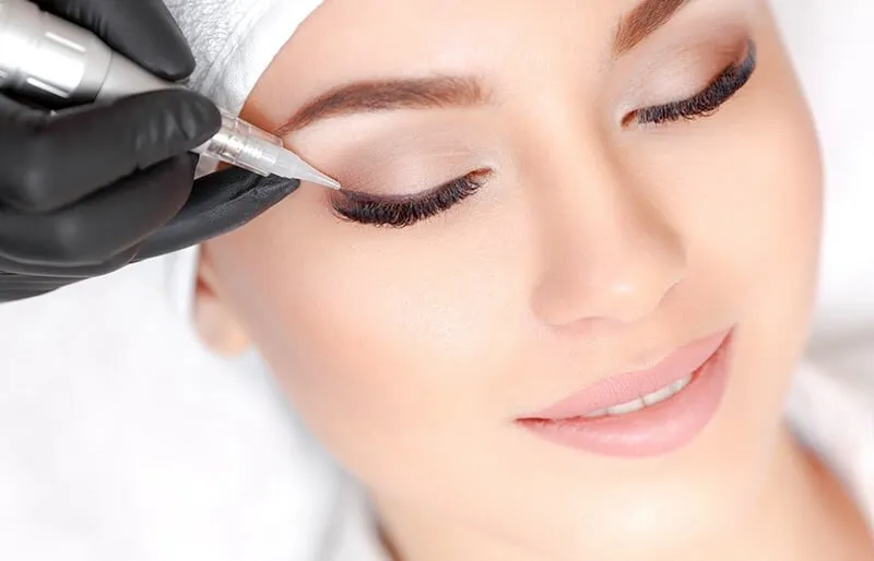 Benefits of Permanent Makeup for Summer or Winter Months